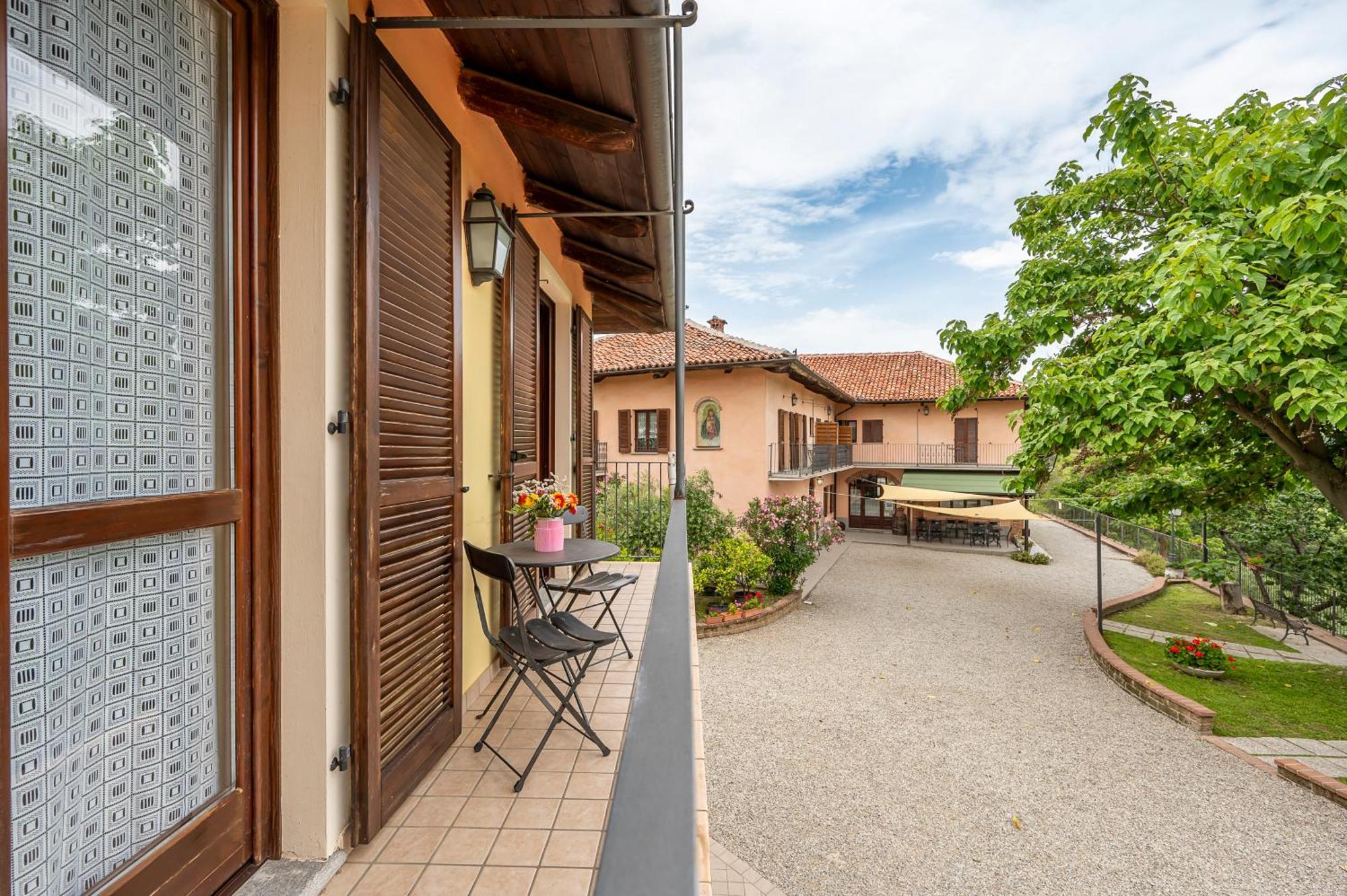 Agriturismo Cantine Bevione - Family Apartments Farigliano Экстерьер фото
